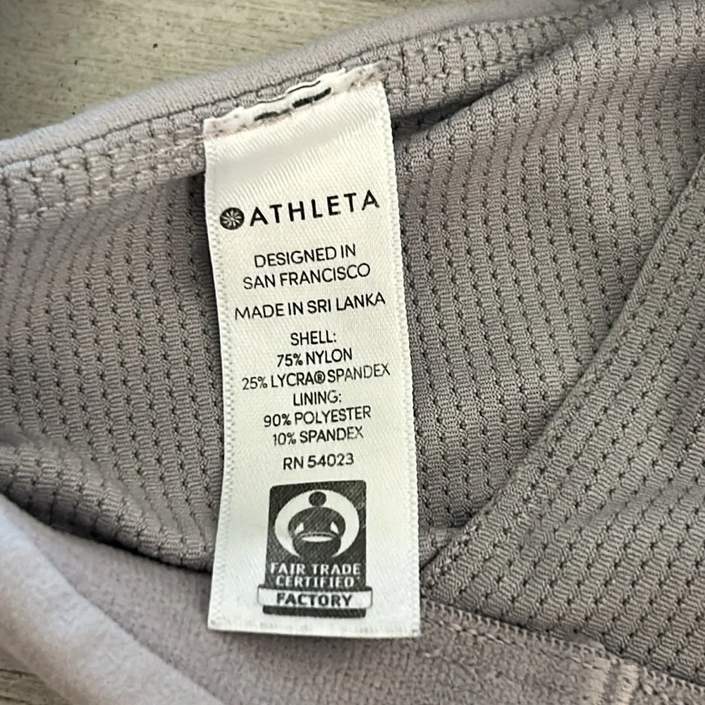 Athleta lavender sports bra size medium